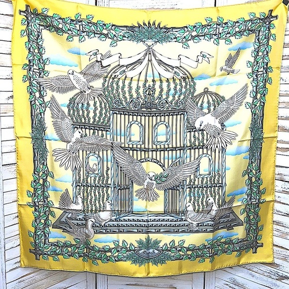 Herme's l Envol Silk Scarf by Joachim Metz 90cm Twill Buttercup Yellow NWOT - Picture 3 of 9